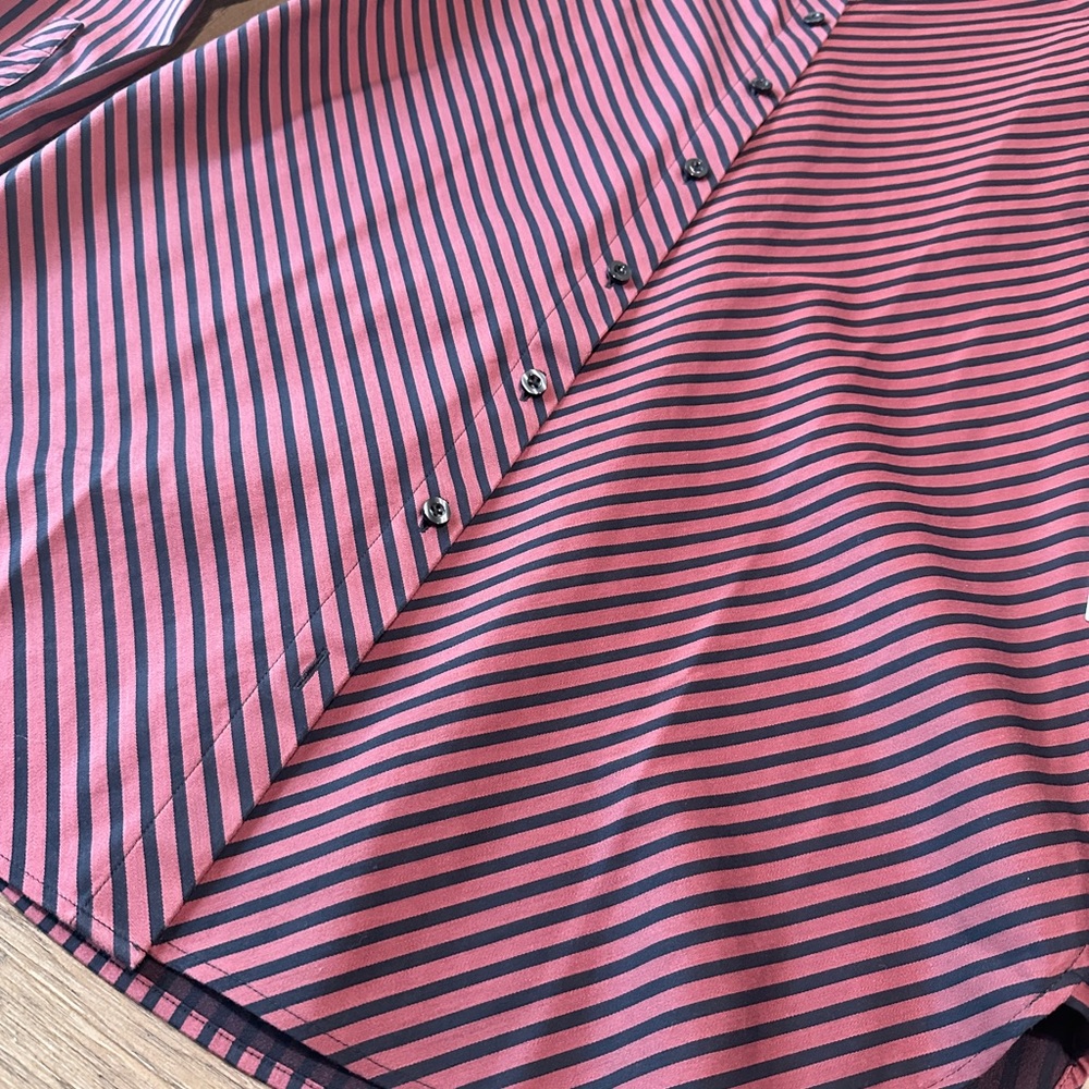 Chicos No Iron Button Down Blouse Size 1/U.S. 8 Maroon and Black strip - Picture 4 of 8
